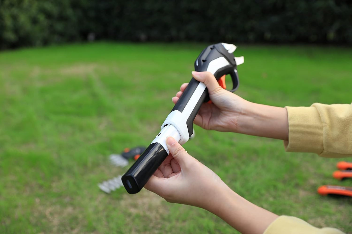 YARD FORCE - Power Battery 4.0Ah | 4V Replacement Battery for VITA Garden Tools | With Overload Protection, Overheating Protection and LED Charging Indicator | Replacement Lithium-Ion Battery with