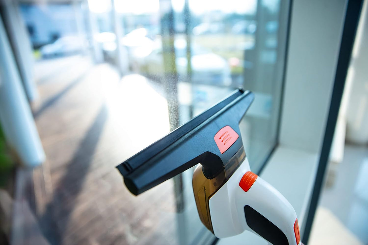 Yard Force LW V28 Cordless Window Vacuum Cleaner with 4 V / 4.0 Ah Battery, 80 ml Dirty Water Tank, 260 mm Working Width, Includes Detergent Bottle with Mop