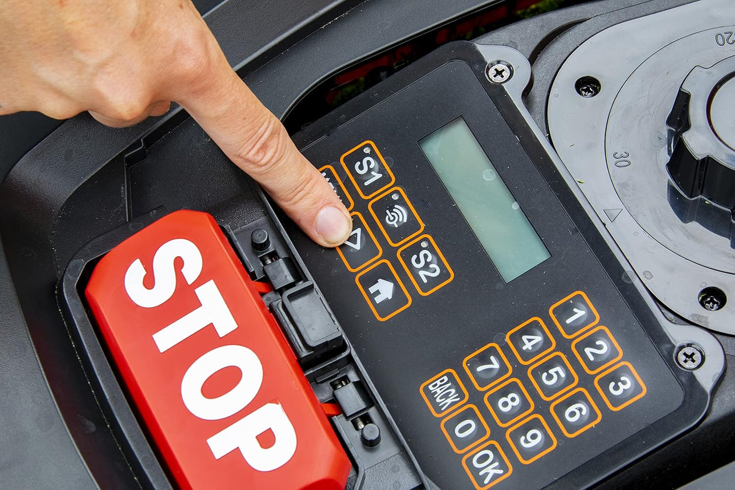 YARD FORCE NX100i Robotic Lawnmower up to 1000 m²,Automatic Lawn Mower Robot with App Control, iRadar Ultrasonic Sensor, Multi-Zone Programming, LCD Control Panel with Number Keypad