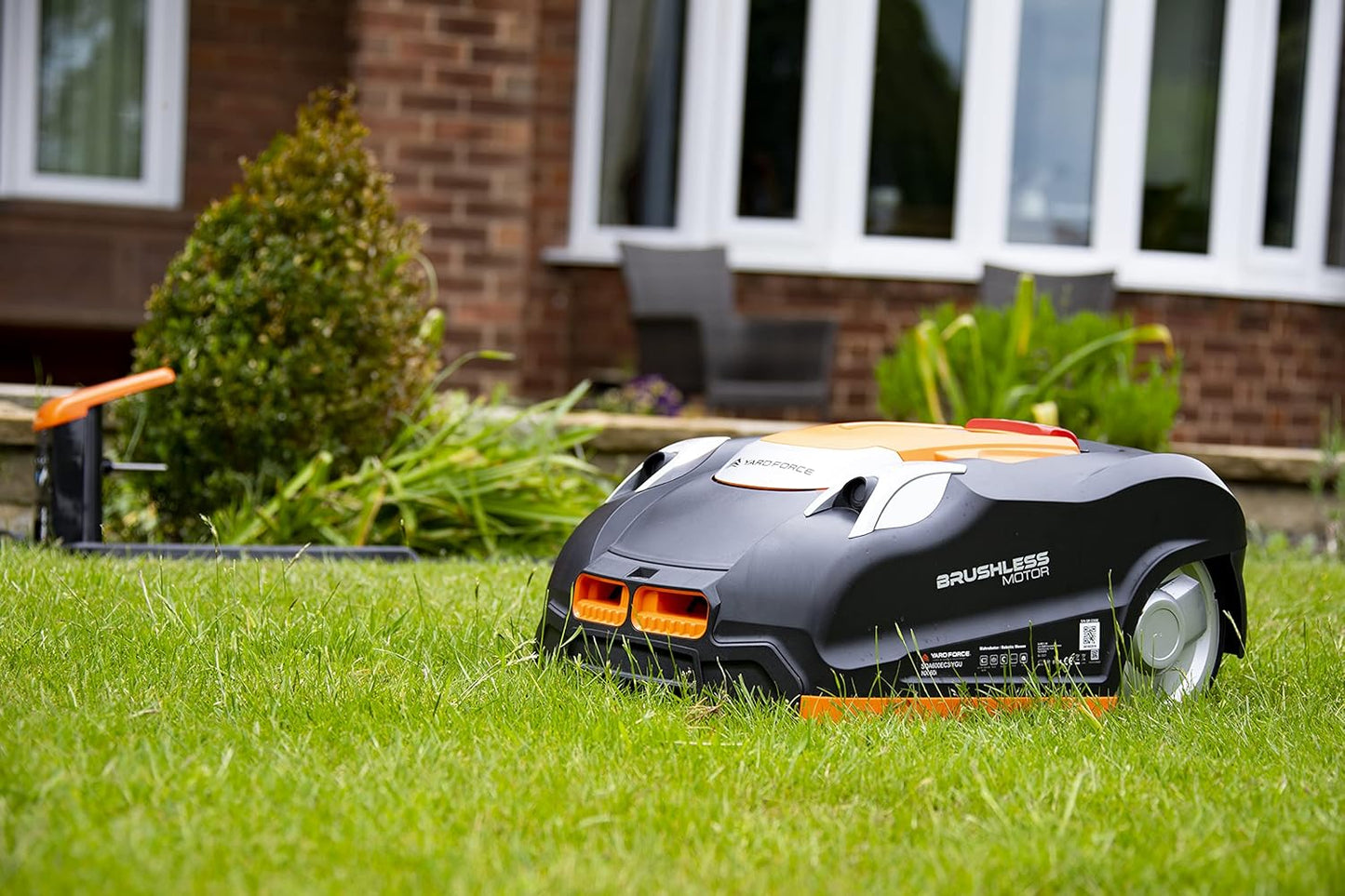 YARD FORCE NX100i Robotic Lawnmower up to 1000 m²,Automatic Lawn Mower Robot with App Control, iRadar Ultrasonic Sensor, Multi-Zone Programming, LCD Control Panel with Number Keypad