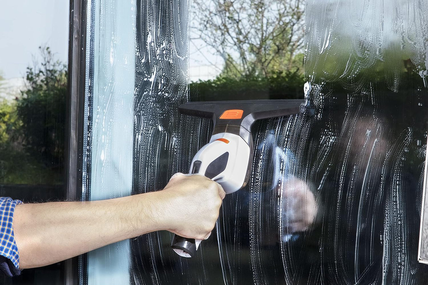 Yard Force LW V28 Cordless Window Vacuum Cleaner with 4 V / 4.0 Ah Battery, 80 ml Dirty Water Tank, 260 mm Working Width, Includes Detergent Bottle with Mop